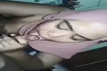 Bokep Jilbab Kerudung Pink Ngulum Kontol Rakus Banget